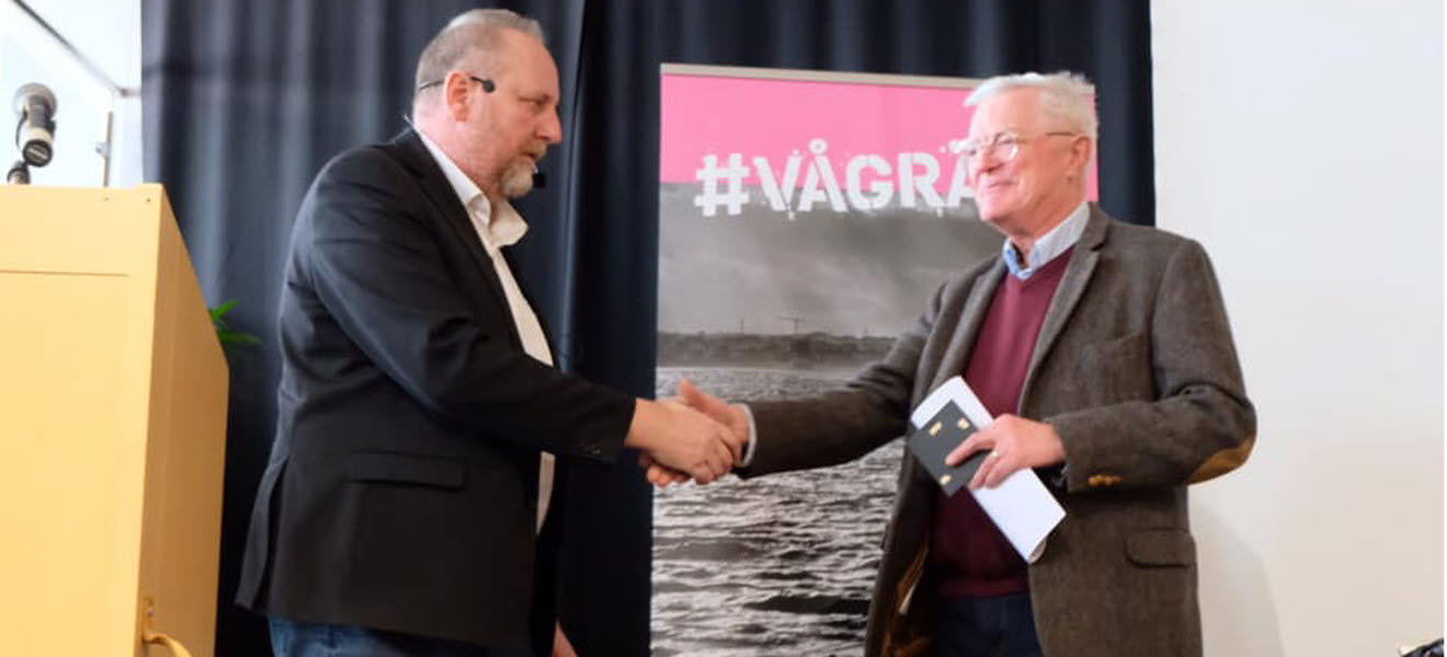 Kenny Reinhold delar ut Seko sjöfolks kulturpris till Anders Lindström